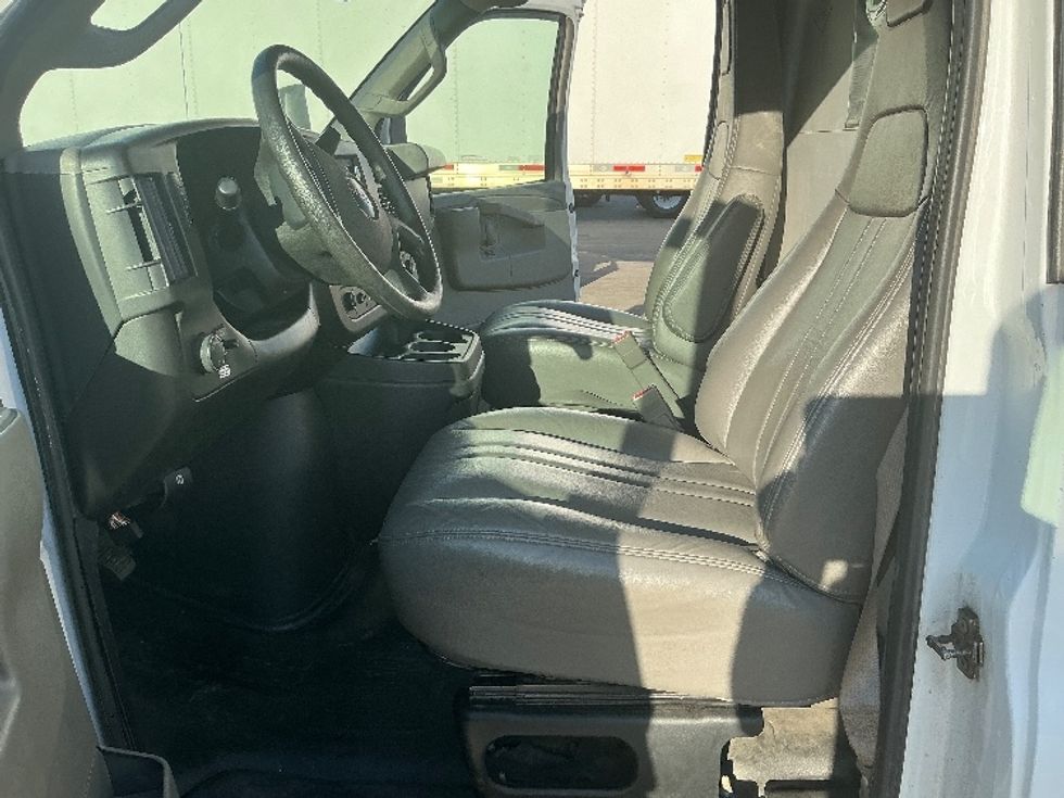 Light Duty Box Truck-Light and Medium Duty Trucks-GMC-2022-Savana G33903-Garland-TX-42,171\n\t\tmiles-$ 42,250 - Image 19