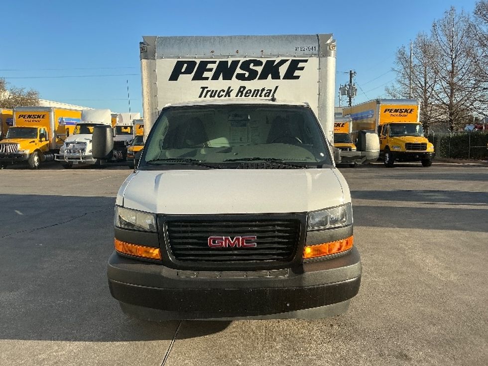 Light Duty Box Truck-Light and Medium Duty Trucks-GMC-2022-Savana G33903-Garland-TX-42,171\n\t\tmiles-$ 42,250 - Image 2