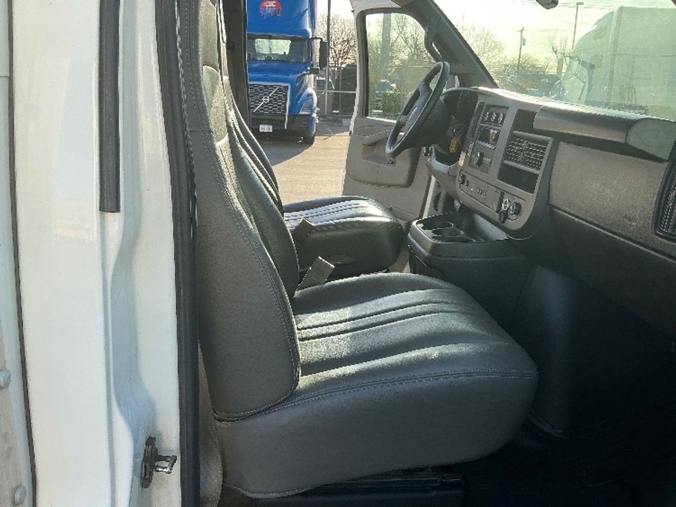 Light Duty Box Truck-Light and Medium Duty Trucks-GMC-2022-Savana G33903-Garland-TX-42,171\n\t\tmiles-$ 42,250 - Image 22