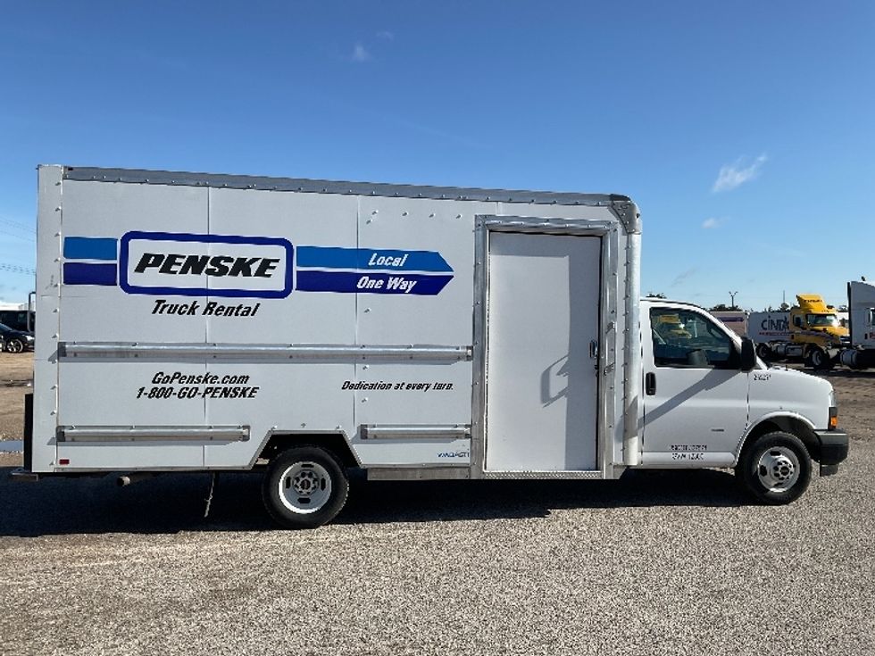 Light Duty Box Truck-Light and Medium Duty Trucks-GMC-2022-Savana G33903-Gaylord-MI-26,263\n\t\tmiles-$ 42,500 - Image 15