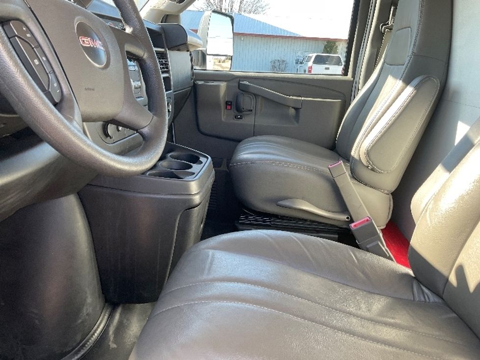 Light Duty Box Truck-Light and Medium Duty Trucks-GMC-2022-Savana G33903-Gaylord-MI-26,263\n\t\tmiles-$ 42,500 - Image 19