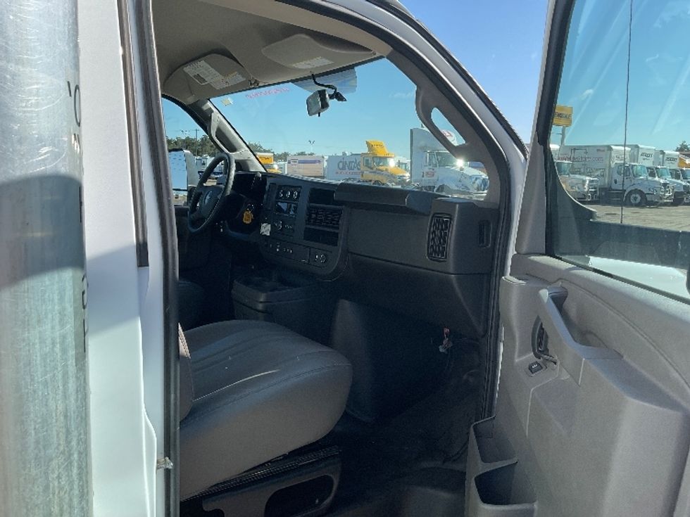 Light Duty Box Truck-Light and Medium Duty Trucks-GMC-2022-Savana G33903-Gaylord-MI-26,263\n\t\tmiles-$ 42,500 - Image 20