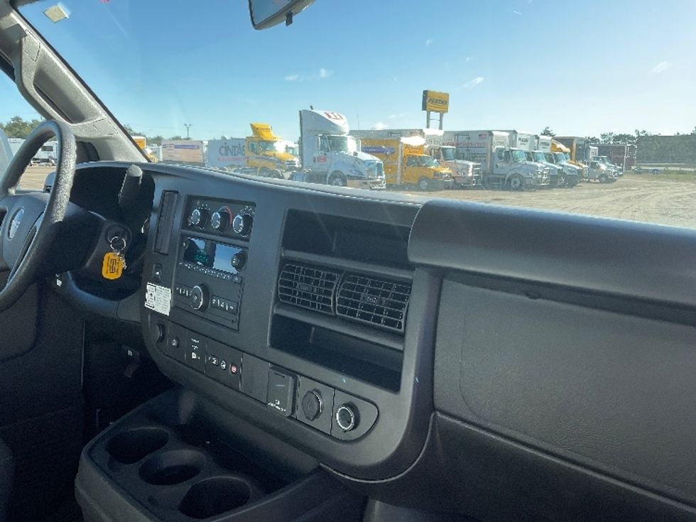 Light Duty Box Truck-Light and Medium Duty Trucks-GMC-2022-Savana G33903-Gaylord-MI-26,263\n\t\tmiles-$ 42,500 - Image 21