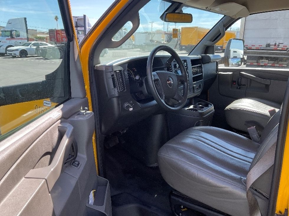 Light Duty Box Truck-Light and Medium Duty Trucks-GMC-2022-Savana G33903-Goodyear-AZ-122,823\n\t\tmiles-$ 26,000 - Image 16
