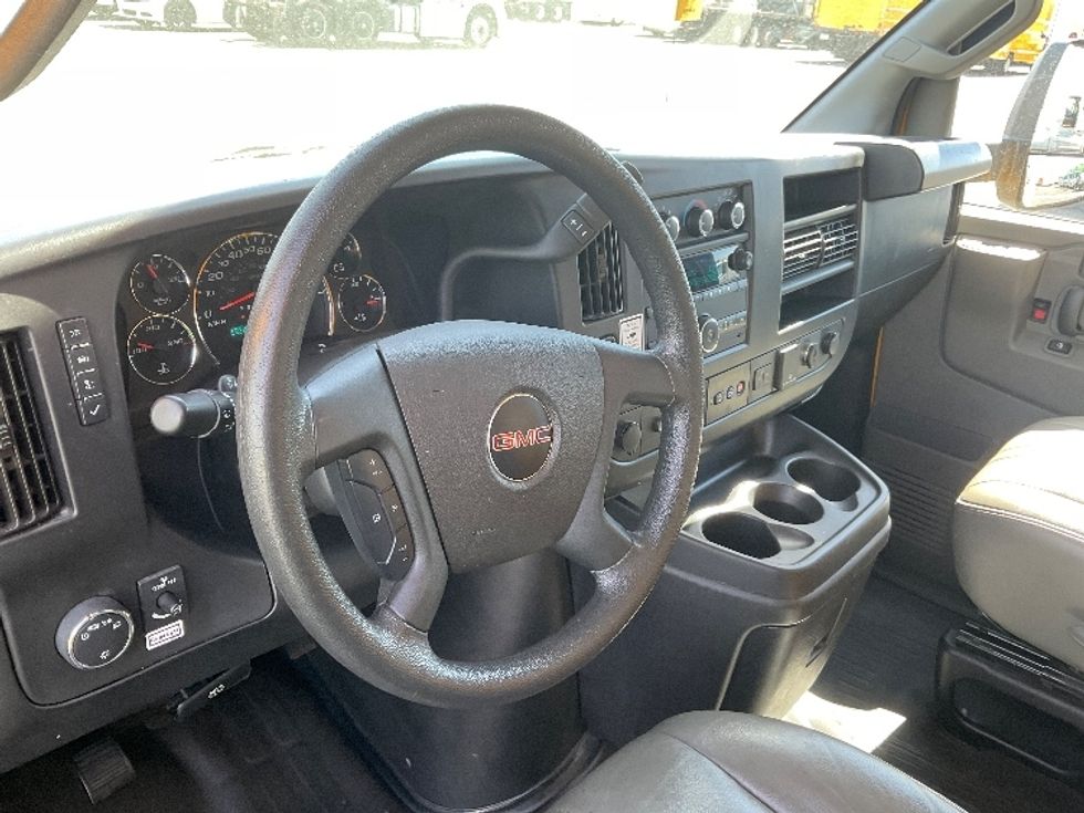 Light Duty Box Truck-Light and Medium Duty Trucks-GMC-2022-Savana G33903-Goodyear-AZ-122,823\n\t\tmiles-$ 26,000 - Image 17