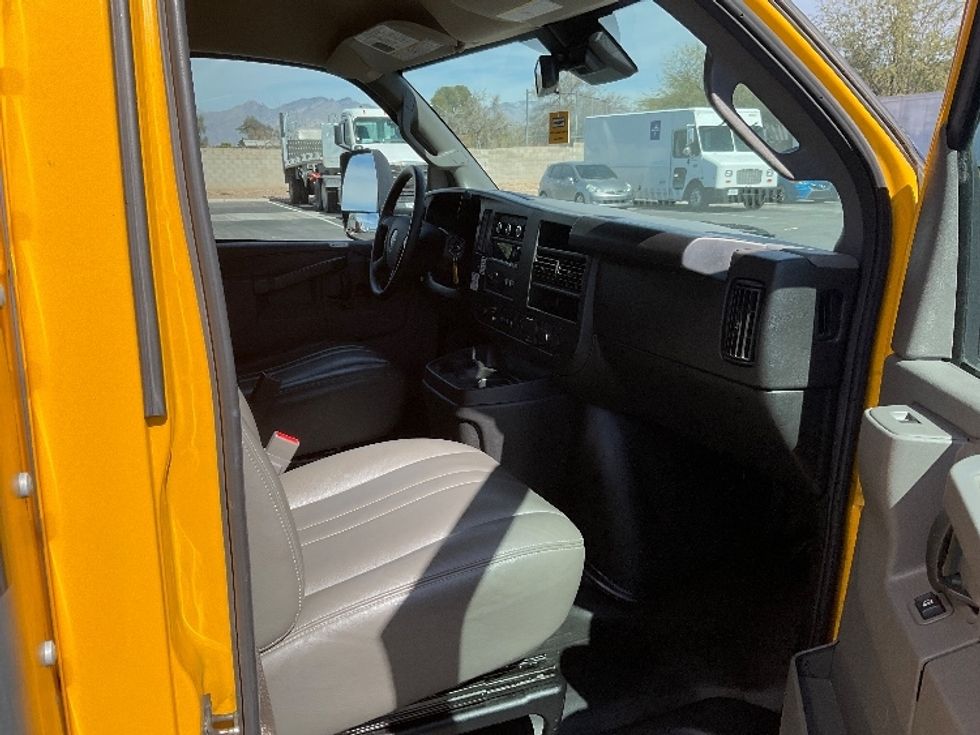 Light Duty Box Truck-Light and Medium Duty Trucks-GMC-2022-Savana G33903-Goodyear-AZ-122,823\n\t\tmiles-$ 26,000 - Image 20