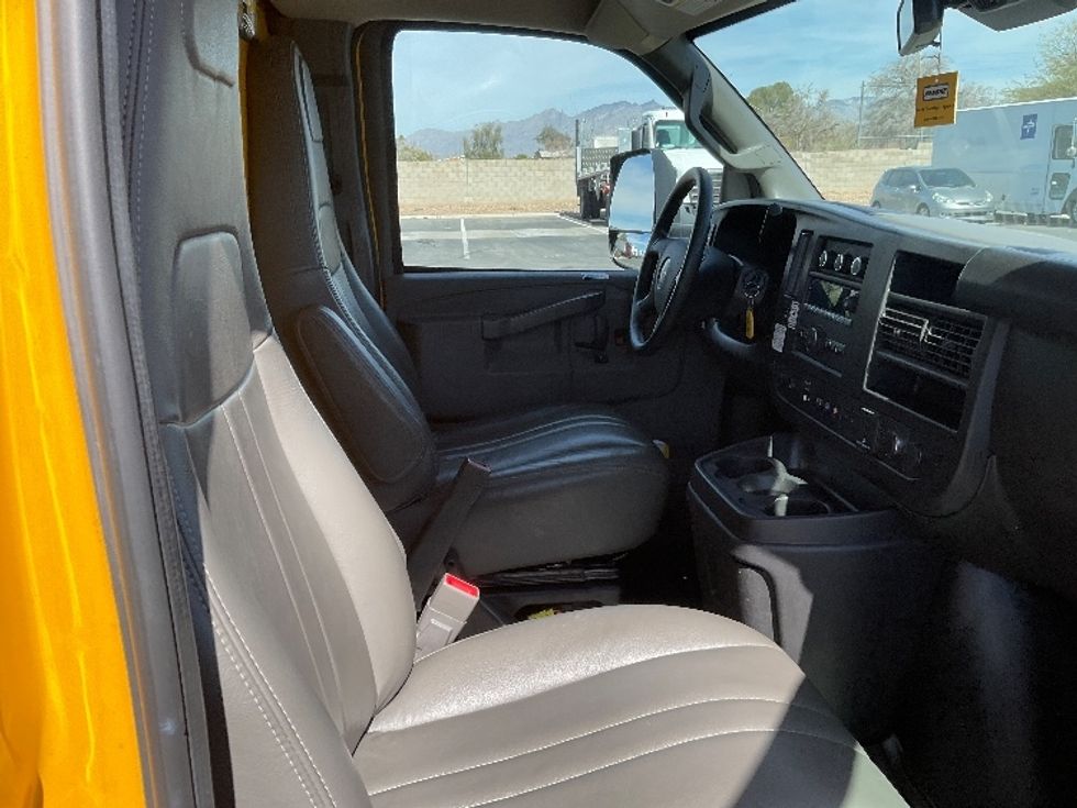 Light Duty Box Truck-Light and Medium Duty Trucks-GMC-2022-Savana G33903-Goodyear-AZ-122,823\n\t\tmiles-$ 26,000 - Image 22