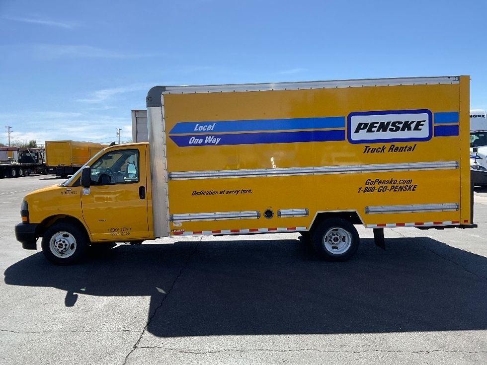Light Duty Box Truck-Light and Medium Duty Trucks-GMC-2022-Savana G33903-Goodyear-AZ-122,823\n\t\tmiles-$ 26,000 - Image 4