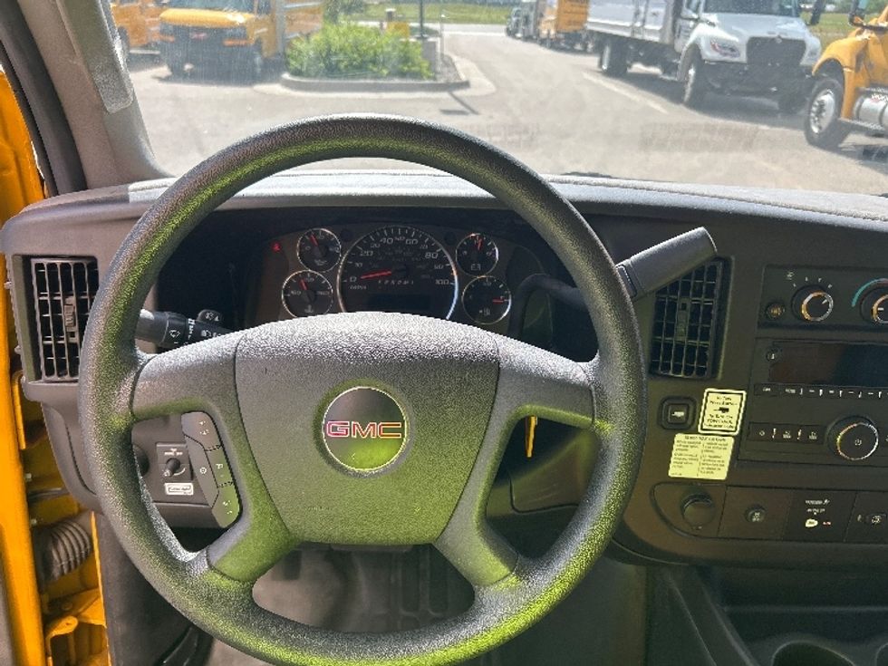 Light Duty Box Truck-Light and Medium Duty Trucks-GMC-2022-Savana G33903-Greeley-CO-53,191\n\t\tmiles-$ 35,250 - Image 17