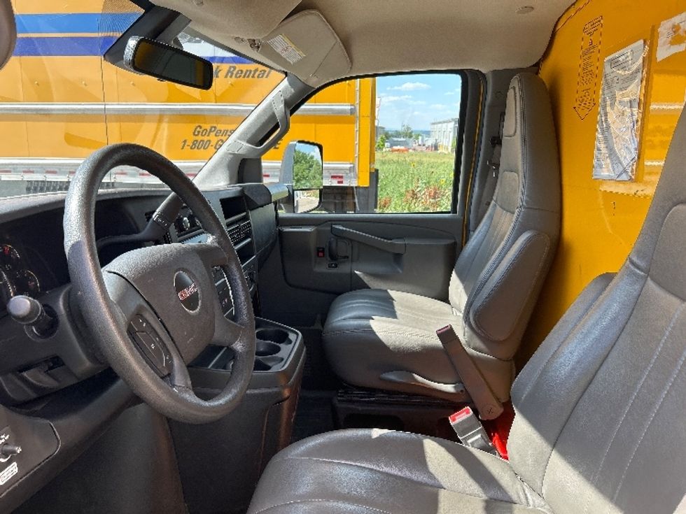 Light Duty Box Truck-Light and Medium Duty Trucks-GMC-2022-Savana G33903-Greeley-CO-53,191\n\t\tmiles-$ 35,250 - Image 18