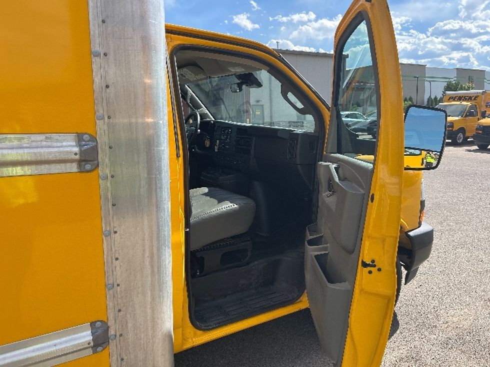 Light Duty Box Truck-Light and Medium Duty Trucks-GMC-2022-Savana G33903-Greeley-CO-53,191\n\t\tmiles-$ 35,250 - Image 19