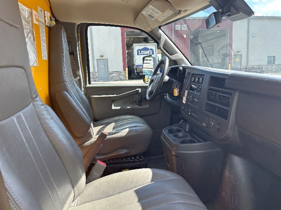 Light Duty Box Truck-Light and Medium Duty Trucks-GMC-2022-Savana G33903-Greeley-CO-53,191\n\t\tmiles-$ 35,250 - Image 21