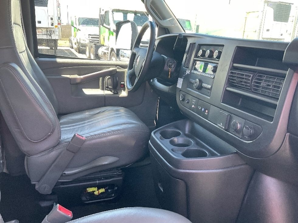 Light Duty Box Truck-Light and Medium Duty Trucks-GMC-2022-Savana G33903-Greeley-CO-54,000\n\t\tmiles-$ 44,000 - Image 21