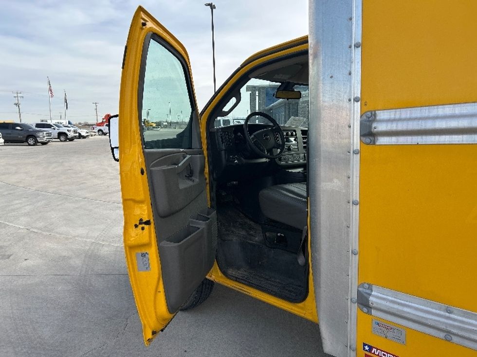 Light Duty Box Truck-Light and Medium Duty Trucks-GMC-2022-Savana G33903-Greeley-CO-85,706\n\t\tmiles-$ 31,250 - Image 16