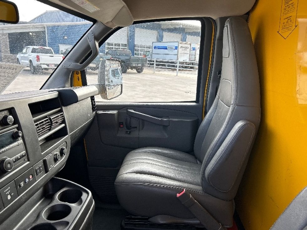 Light Duty Box Truck-Light and Medium Duty Trucks-GMC-2022-Savana G33903-Greeley-CO-85,706\n\t\tmiles-$ 31,250 - Image 19