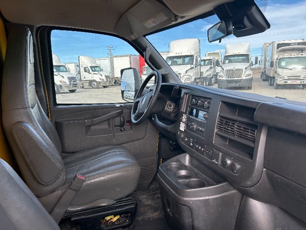 Light Duty Box Truck-Light and Medium Duty Trucks-GMC-2022-Savana G33903-Greeley-CO-85,706\n\t\tmiles-$ 31,250 - Image 22