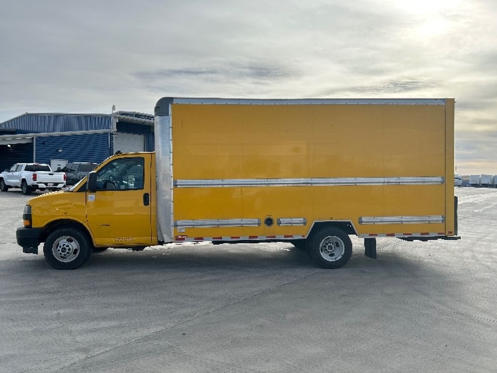 Light Duty Box Truck-Light and Medium Duty Trucks-GMC-2022-Savana G33903-Greeley-CO-85,706\n\t\tmiles-$ 31,250 - Image 4