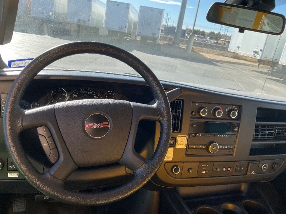 Light Duty Box Truck-Light and Medium Duty Trucks-GMC-2022-Savana G33903-Greeley-CO-88,173\n\t\tmiles-$ 31,250 - Image 18