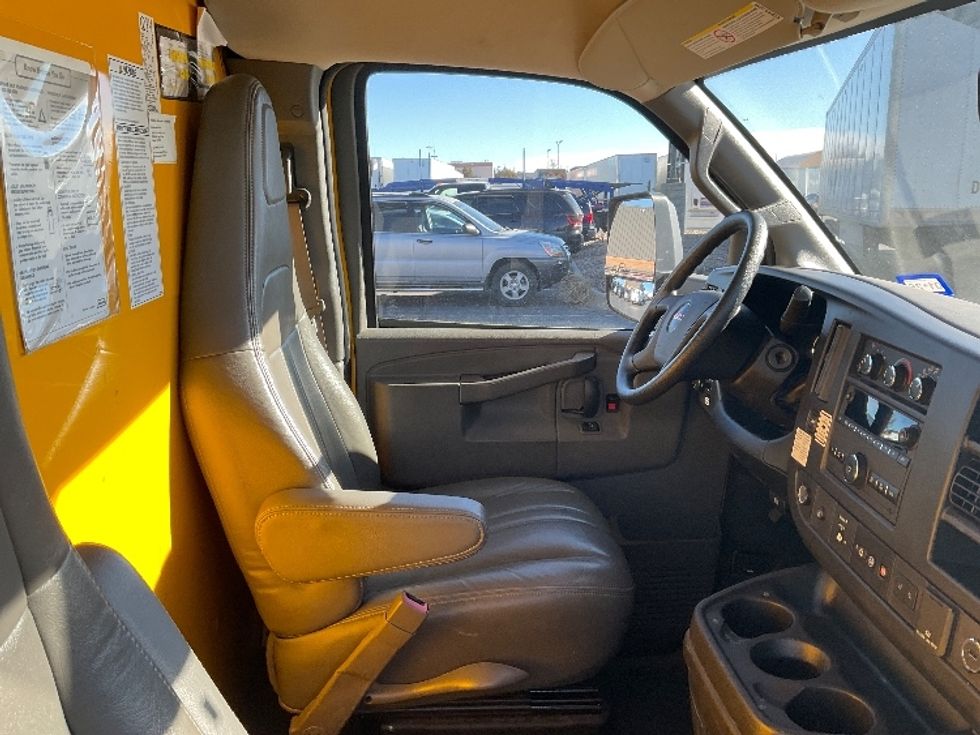 Light Duty Box Truck-Light and Medium Duty Trucks-GMC-2022-Savana G33903-Greeley-CO-88,173\n\t\tmiles-$ 31,250 - Image 22