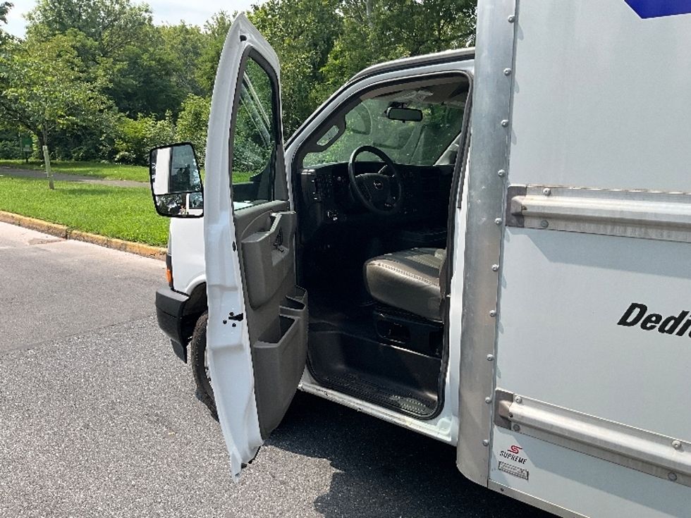 Light Duty Box Truck-Light and Medium Duty Trucks-GMC-2022-Savana G33903-Greensboro-NC-142,240\n\t\tmiles-$ 24,500 - Image 16
