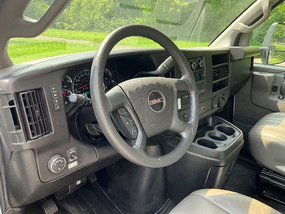 Light Duty Box Truck-Light and Medium Duty Trucks-GMC-2022-Savana G33903-Greensboro-NC-142,240\n\t\tmiles-$ 24,500 - Image 17