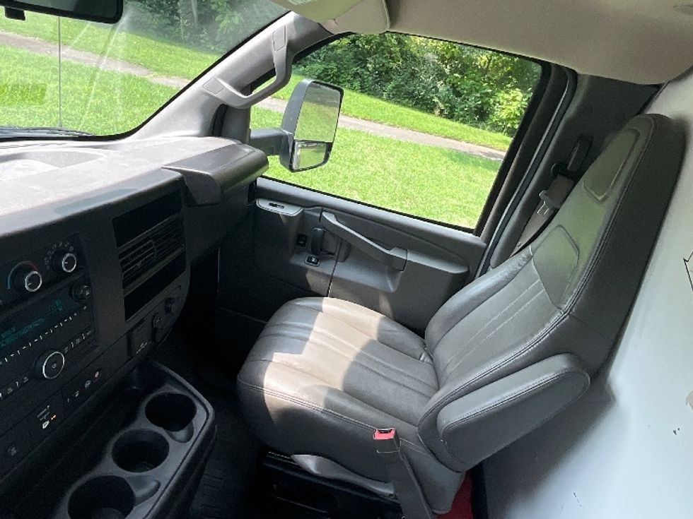 Light Duty Box Truck-Light and Medium Duty Trucks-GMC-2022-Savana G33903-Greensboro-NC-142,240\n\t\tmiles-$ 24,500 - Image 19