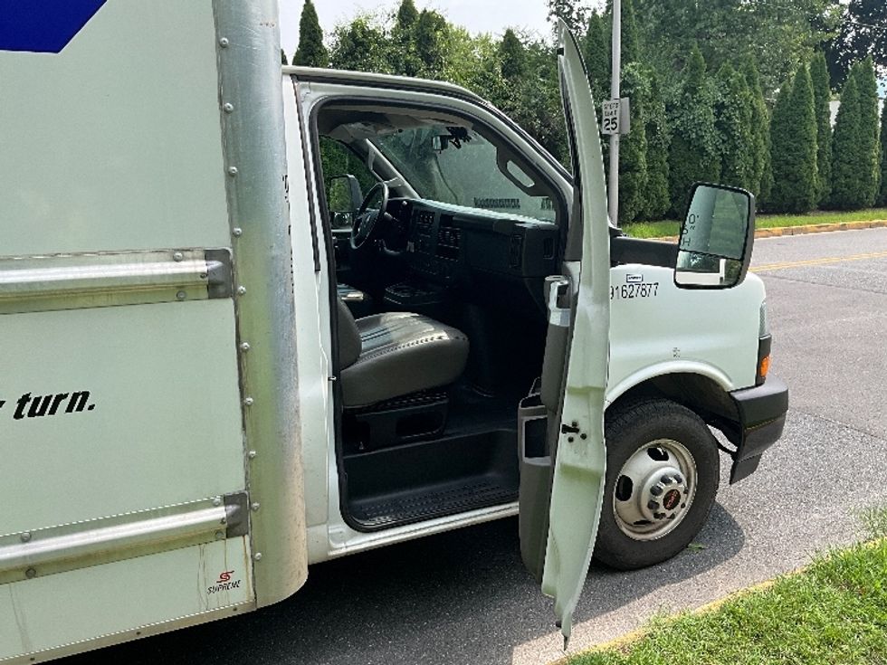 Light Duty Box Truck-Light and Medium Duty Trucks-GMC-2022-Savana G33903-Greensboro-NC-142,240\n\t\tmiles-$ 24,500 - Image 20