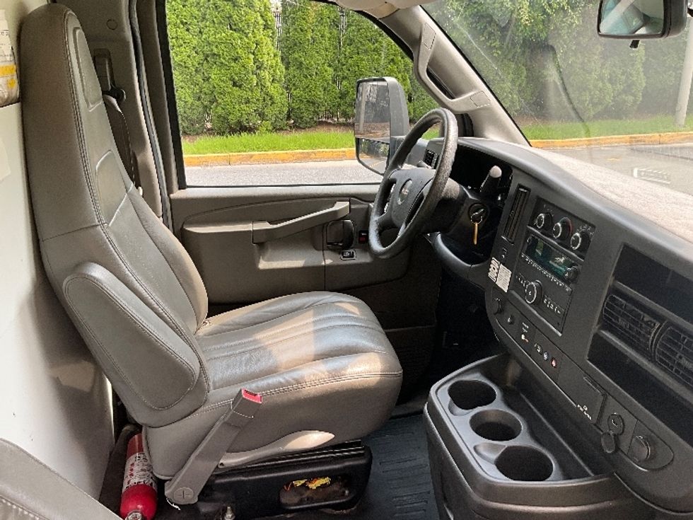 Light Duty Box Truck-Light and Medium Duty Trucks-GMC-2022-Savana G33903-Greensboro-NC-142,240\n\t\tmiles-$ 24,500 - Image 22