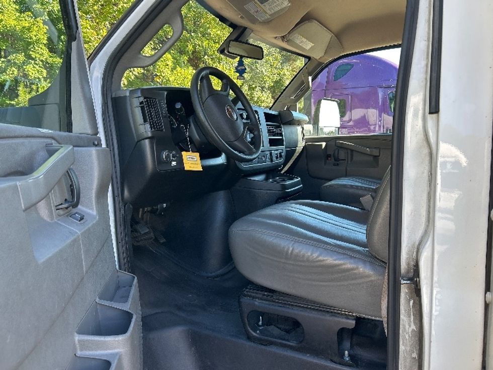 Light Duty Box Truck-Light and Medium Duty Trucks-GMC-2022-Savana G33903-Greensboro-NC-160,949\n\t\tmiles-$ 19,500 - Image 16