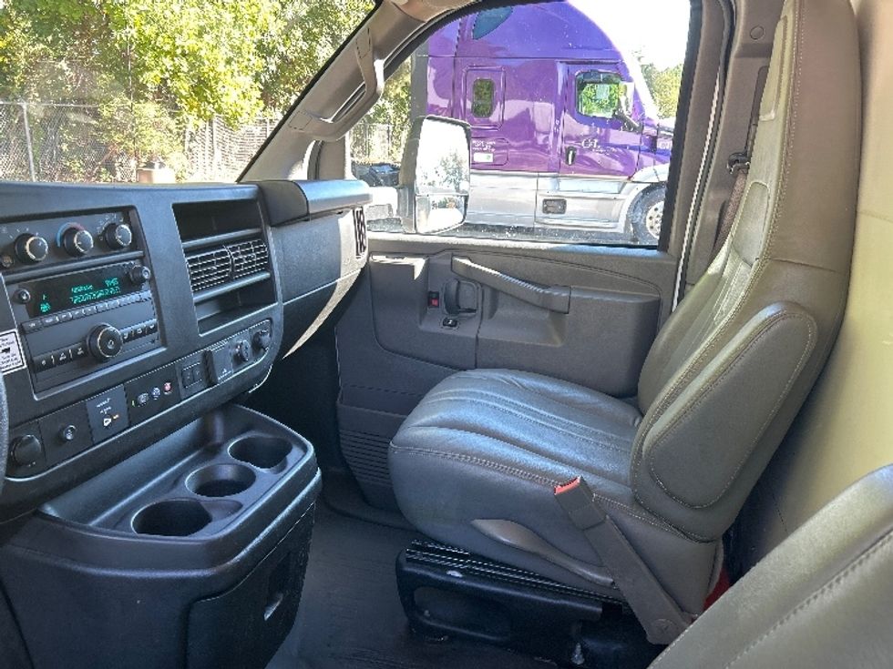 Light Duty Box Truck-Light and Medium Duty Trucks-GMC-2022-Savana G33903-Greensboro-NC-160,949\n\t\tmiles-$ 19,500 - Image 19