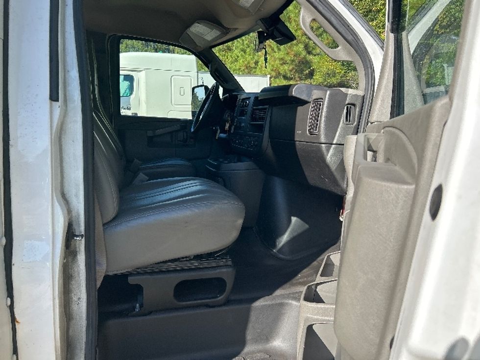 Light Duty Box Truck-Light and Medium Duty Trucks-GMC-2022-Savana G33903-Greensboro-NC-160,949\n\t\tmiles-$ 19,500 - Image 20