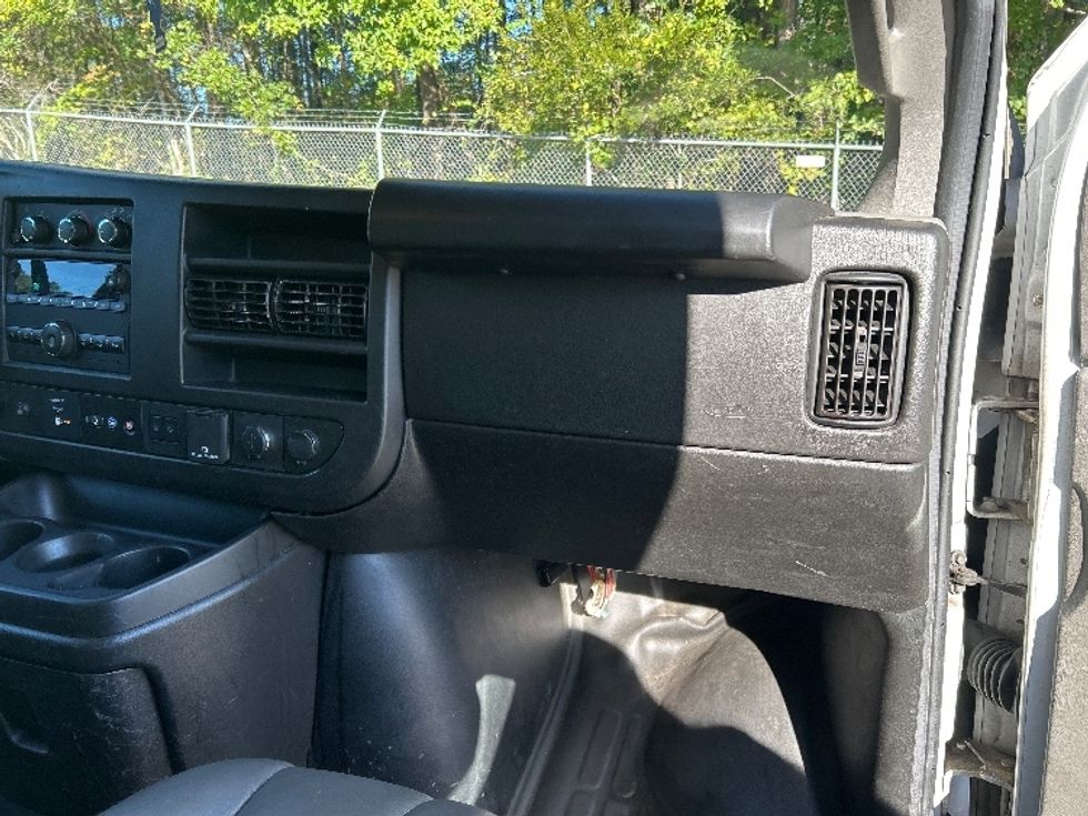 Light Duty Box Truck-Light and Medium Duty Trucks-GMC-2022-Savana G33903-Greensboro-NC-160,949\n\t\tmiles-$ 19,500 - Image 21