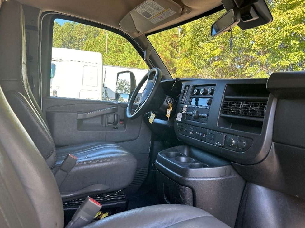 Light Duty Box Truck-Light and Medium Duty Trucks-GMC-2022-Savana G33903-Greensboro-NC-160,949\n\t\tmiles-$ 19,500 - Image 22