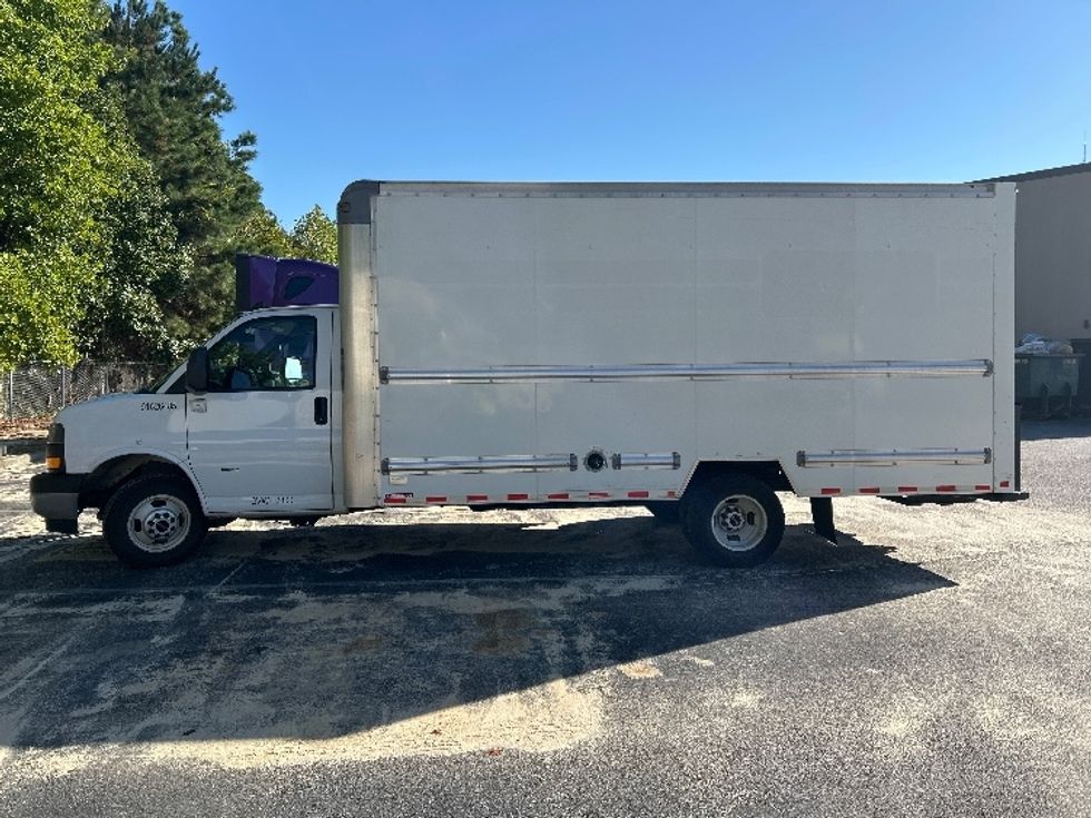 Light Duty Box Truck-Light and Medium Duty Trucks-GMC-2022-Savana G33903-Greensboro-NC-160,949\n\t\tmiles-$ 19,500 - Image 4