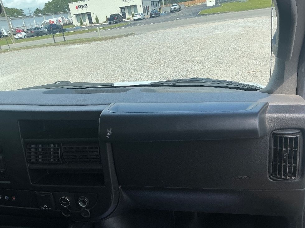 Light Duty Box Truck-Light and Medium Duty Trucks-GMC-2022-Savana G33903-Gulfport-MS-65,355\n\t\tmiles-$ 38,500 - Image 21