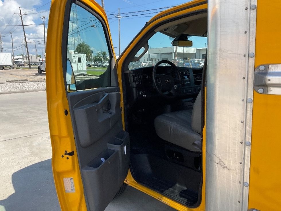 Light Duty Box Truck-Light and Medium Duty Trucks-GMC-2022-Savana G33903-Harahan-LA-100,413\n\t\tmiles-$ 28,750 - Image 15