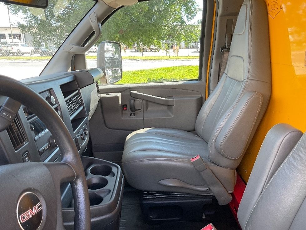 Light Duty Box Truck-Light and Medium Duty Trucks-GMC-2022-Savana G33903-Harahan-LA-100,413\n\t\tmiles-$ 28,750 - Image 18