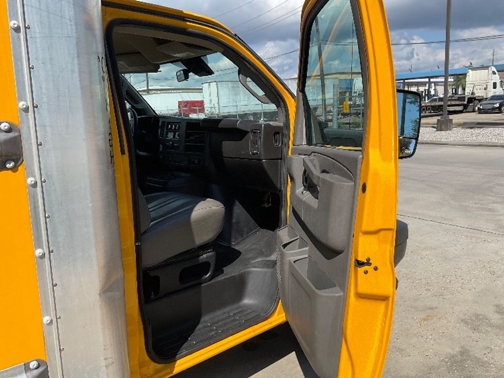Light Duty Box Truck-Light and Medium Duty Trucks-GMC-2022-Savana G33903-Harahan-LA-100,413\n\t\tmiles-$ 28,750 - Image 19