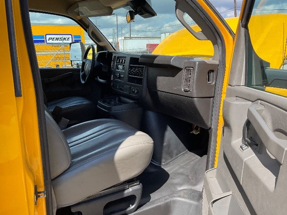 Light Duty Box Truck-Light and Medium Duty Trucks-GMC-2022-Savana G33903-Harahan-LA-100,413\n\t\tmiles-$ 28,750 - Image 21