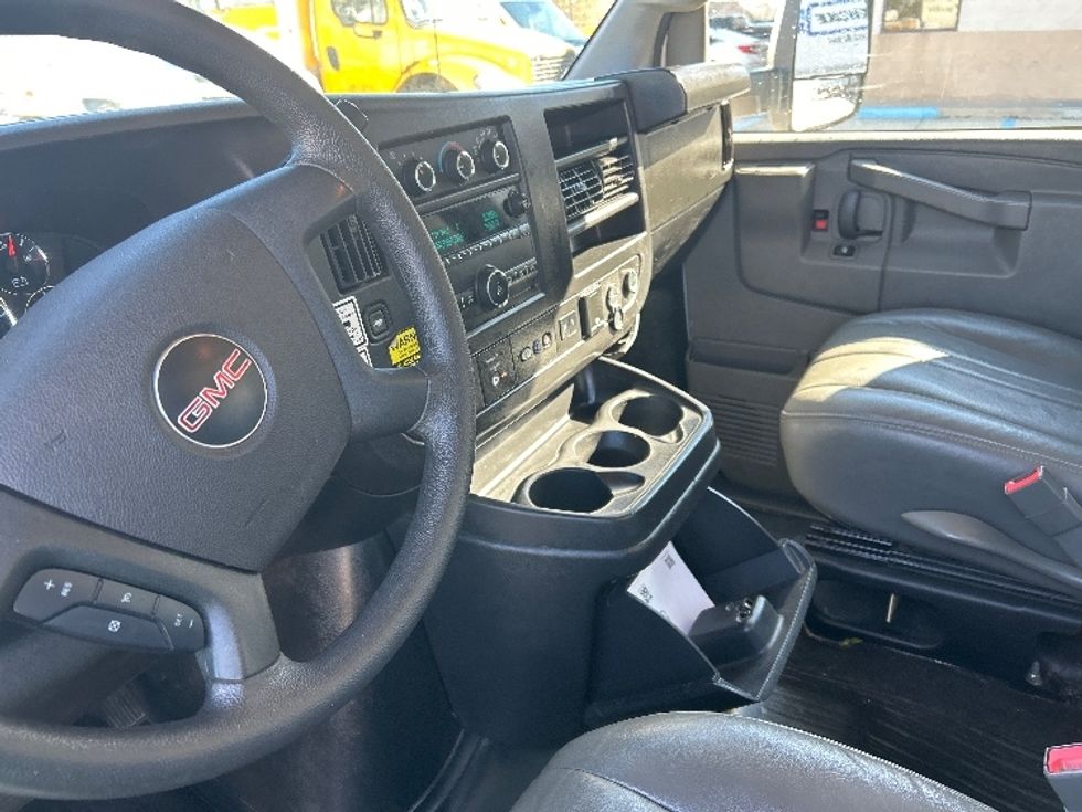 Light Duty Box Truck-Light and Medium Duty Trucks-GMC-2022-Savana G33903-Harahan-LA-103,747\n\t\tmiles-$ 31,250 - Image 11