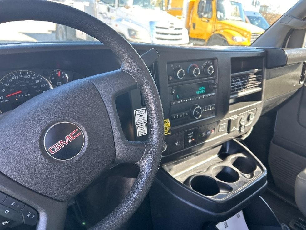 Light Duty Box Truck-Light and Medium Duty Trucks-GMC-2022-Savana G33903-Harahan-LA-103,747\n\t\tmiles-$ 31,250 - Image 12