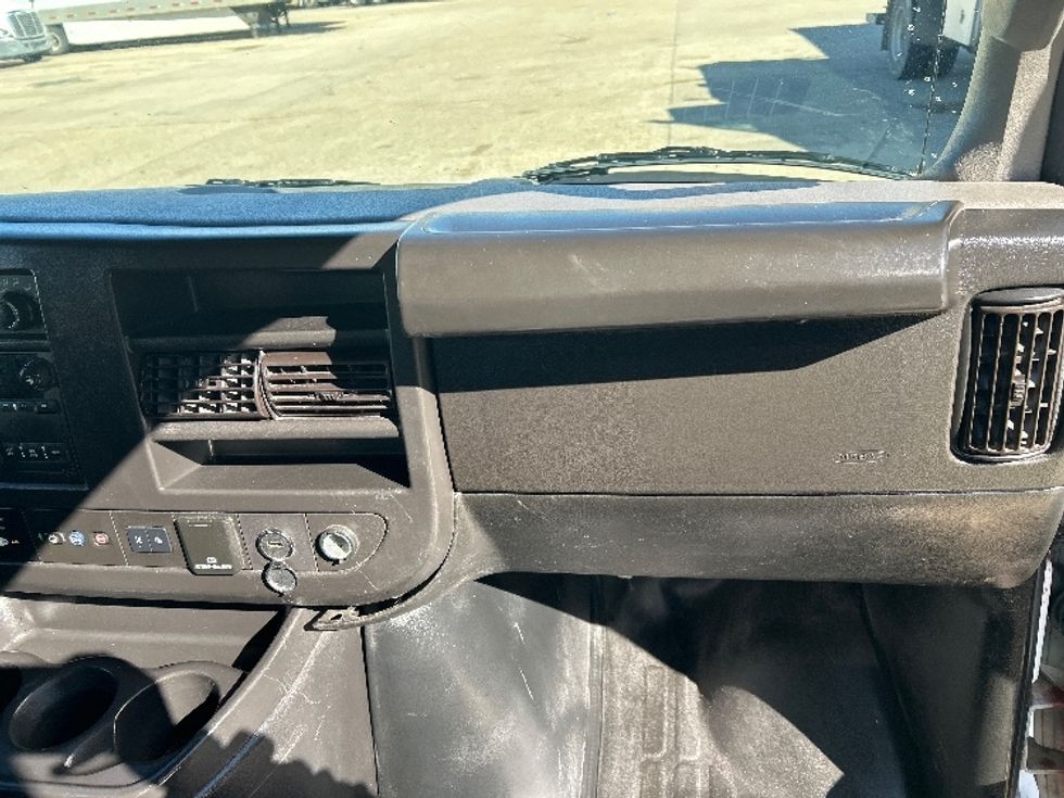 Light Duty Box Truck-Light and Medium Duty Trucks-GMC-2022-Savana G33903-Harahan-LA-103,747\n\t\tmiles-$ 31,250 - Image 15