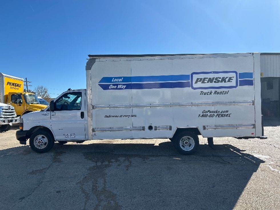 Light Duty Box Truck-Light and Medium Duty Trucks-GMC-2022-Savana G33903-Harahan-LA-103,747\n\t\tmiles-$ 31,250 - Image 4