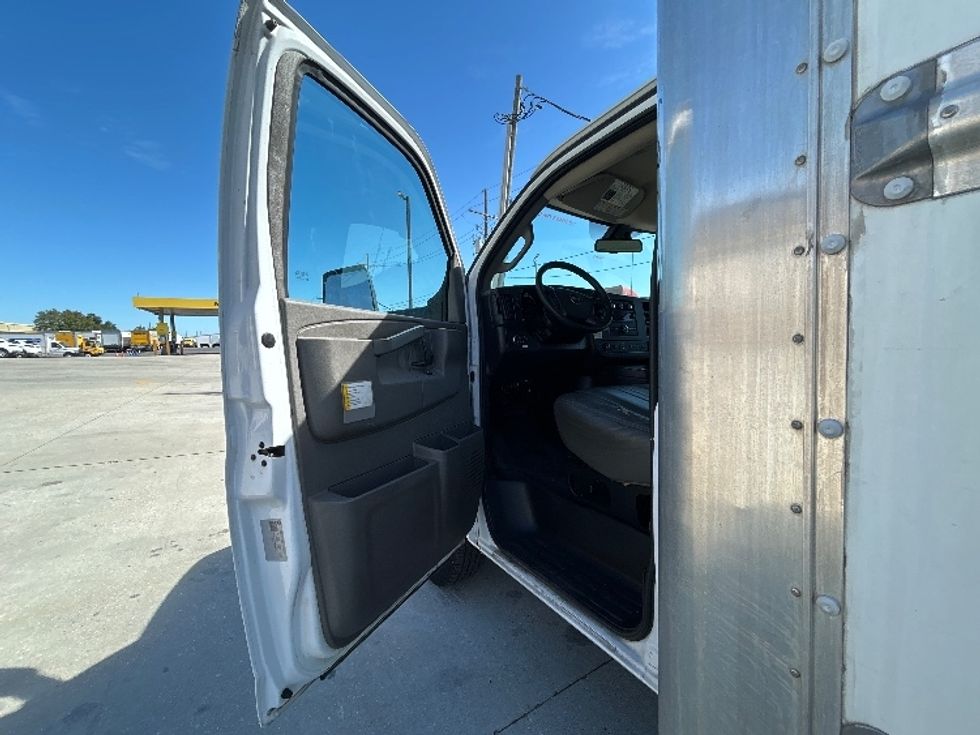 Light Duty Box Truck-Light and Medium Duty Trucks-GMC-2022-Savana G33903-Harahan-LA-78,855\n\t\tmiles-$ 33,750 - Image 14
