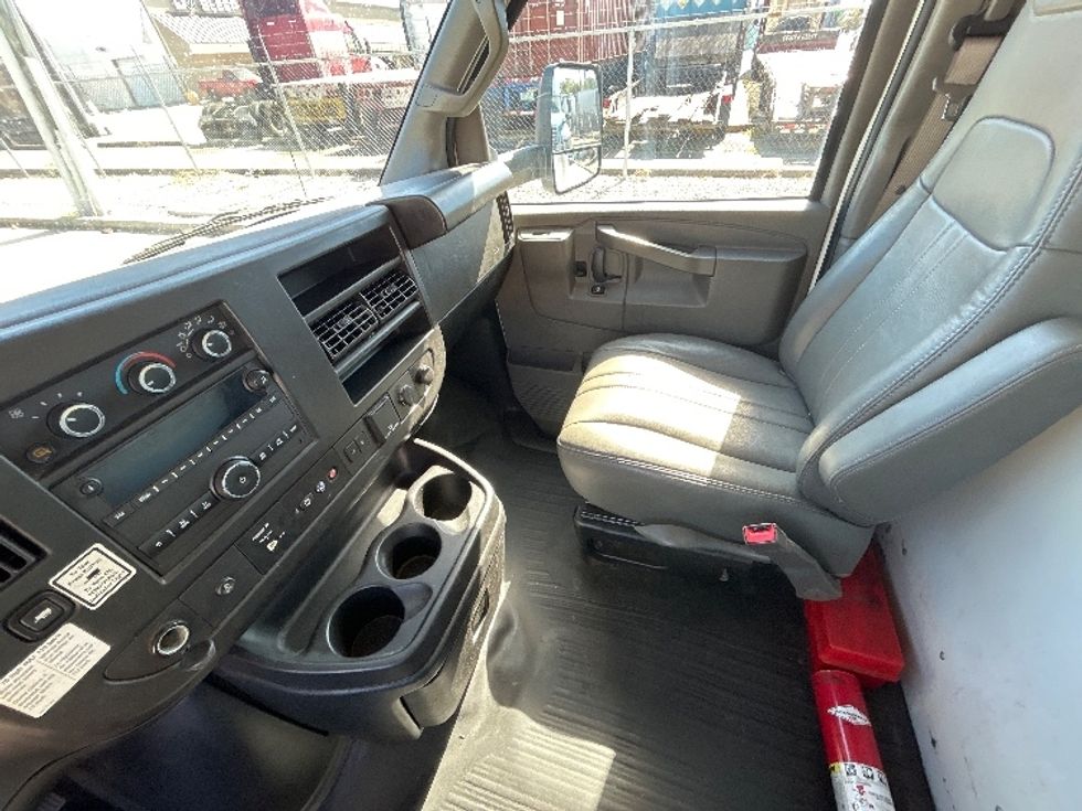 Light Duty Box Truck-Light and Medium Duty Trucks-GMC-2022-Savana G33903-Harahan-LA-78,855\n\t\tmiles-$ 33,750 - Image 17