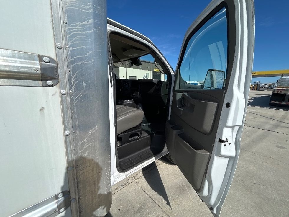 Light Duty Box Truck-Light and Medium Duty Trucks-GMC-2022-Savana G33903-Harahan-LA-78,855\n\t\tmiles-$ 33,750 - Image 18