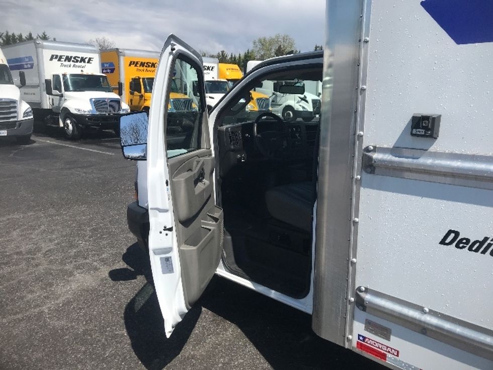 Light Duty Box Truck-Light and Medium Duty Trucks-GMC-2022-Savana G33903-Harrisburg-PA-29,715\n\t\tmiles-$ 42,500 - Image 16
