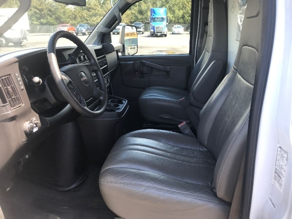 Light Duty Box Truck-Light and Medium Duty Trucks-GMC-2022-Savana G33903-Harrisburg-PA-29,715\n\t\tmiles-$ 42,500 - Image 19