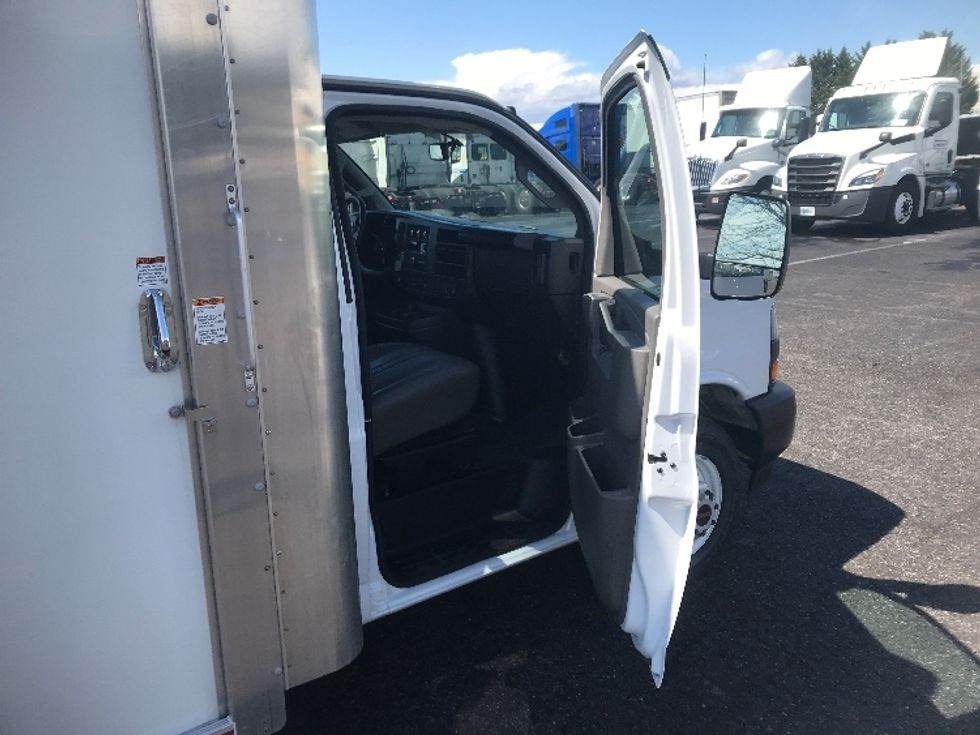 Light Duty Box Truck-Light and Medium Duty Trucks-GMC-2022-Savana G33903-Harrisburg-PA-29,715\n\t\tmiles-$ 42,500 - Image 20