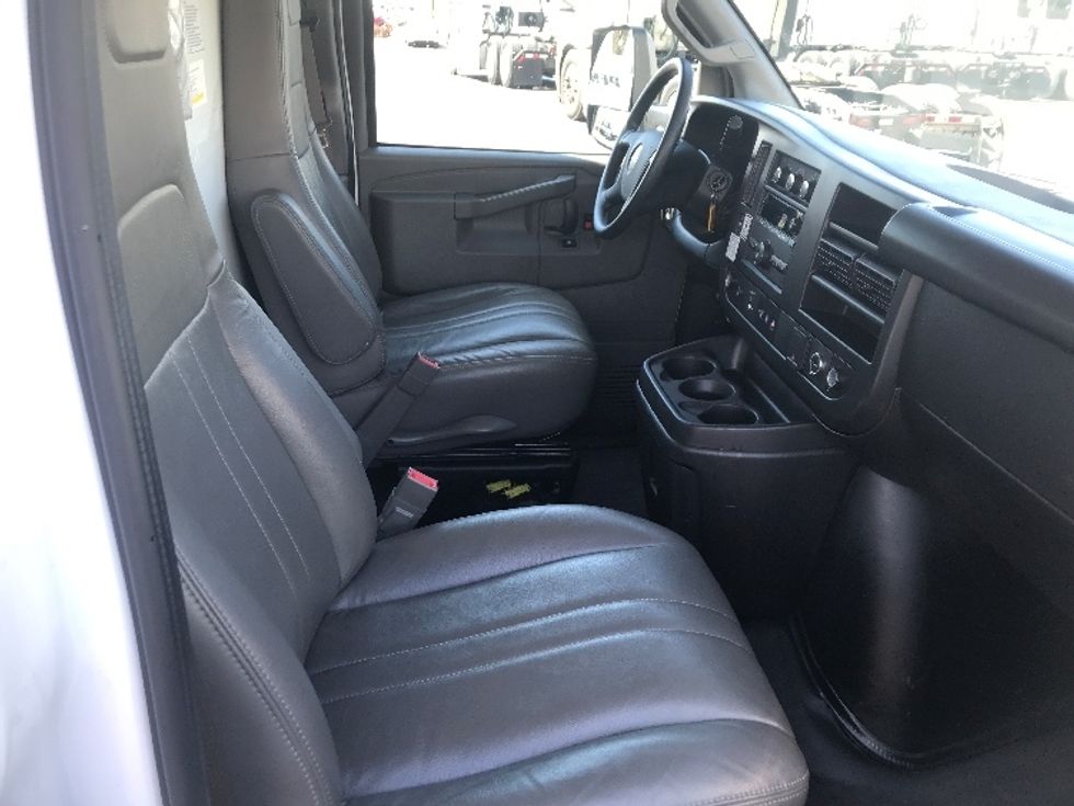 Light Duty Box Truck-Light and Medium Duty Trucks-GMC-2022-Savana G33903-Harrisburg-PA-29,715\n\t\tmiles-$ 42,500 - Image 22